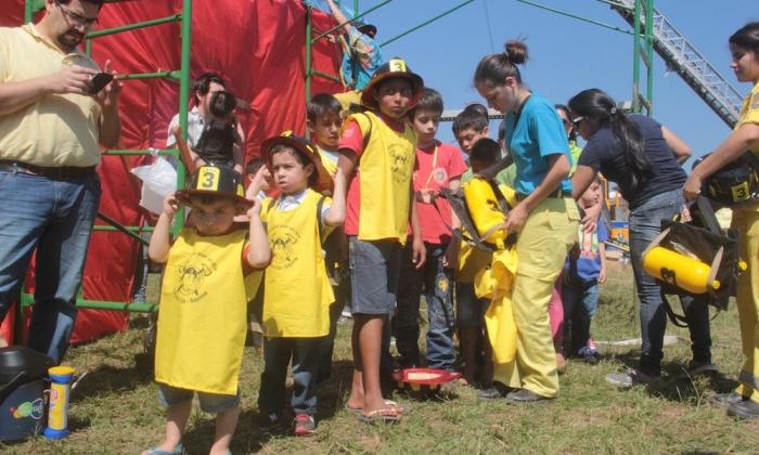 Cientos de niños participaron de “Bomberos por un día”
