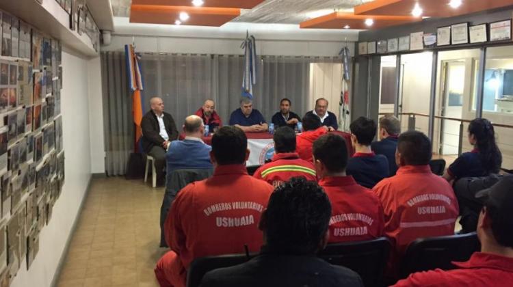 Bomberos voluntarios obtendrían beneficios sociales