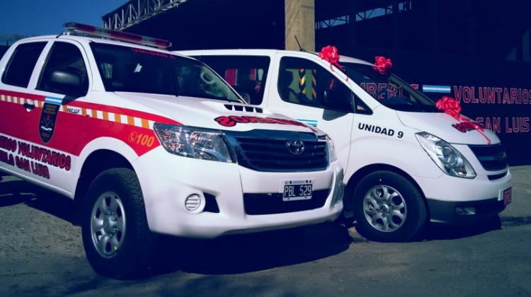 Bomberos de Merlo presentan nuevas unidades