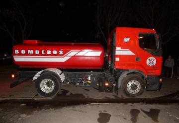 Bomberos Voluntarios de Salto Grande adquirió un nuevo camión cuba