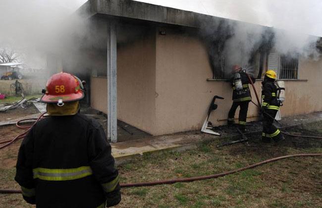 La hija del jefe de bomberos del aeropuerto de General Pico murió en un incendio