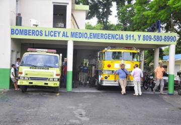 Camión de bombero sirve de ambulancia en Licey