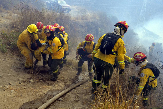 Fallecieron dos jóvenes bomberos en el incendio de Puembo