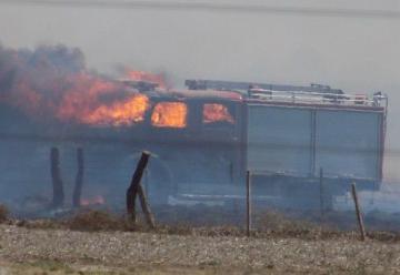 Tres Bomberos heridos y un autombomba destruido en el incendio de Tilisarao