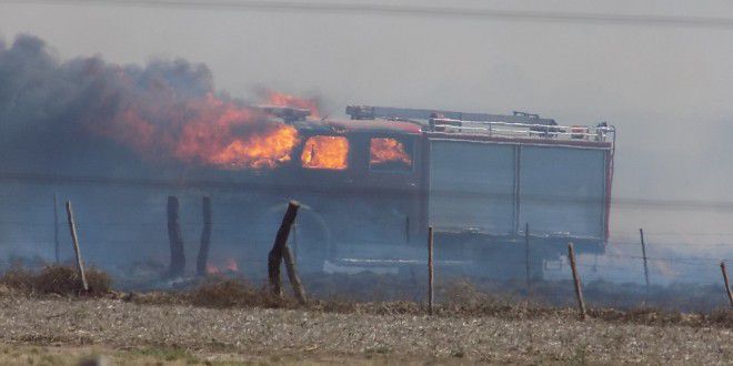 Tres Bomberos heridos y un autombomba destruido en el incendio de Tilisarao