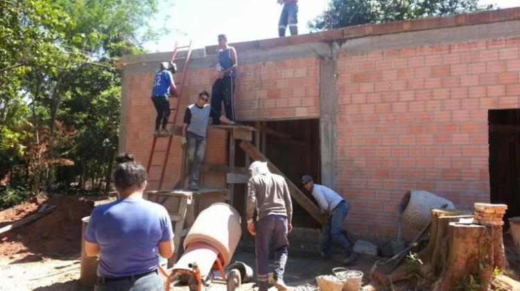 Bomberos de Ypané construyen su propio cuartel