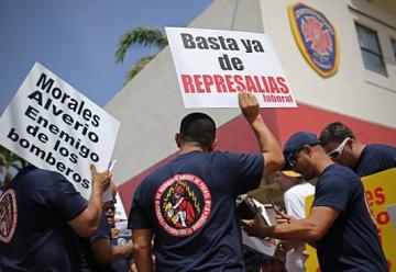 Protestan los bomberos contra el Plan Fiscal