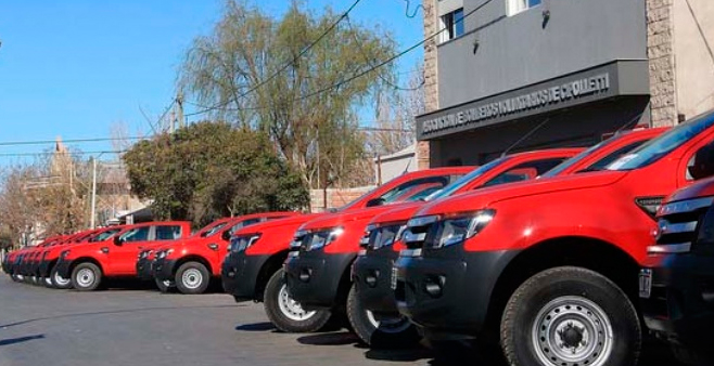 Asociaciones de Bomberos Voluntarios recibieron camionetas O Km.