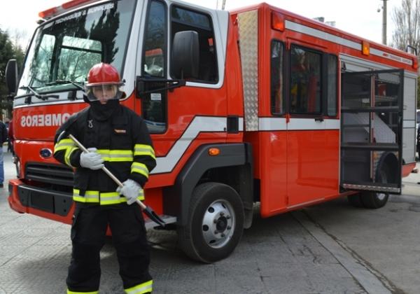Nueva autobomba para la división bomberos de la policia