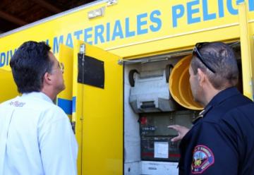 Bomberos de Tijuana reciben unidad contra materiales tóxicos