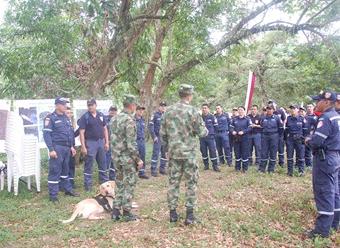 Ejército capacita a bomberos en Caquetá para que no caigan en campos minados