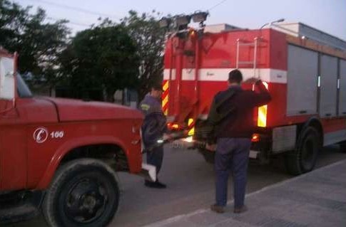 Bomberos de Escobar se llevaron un camión por falta de pago