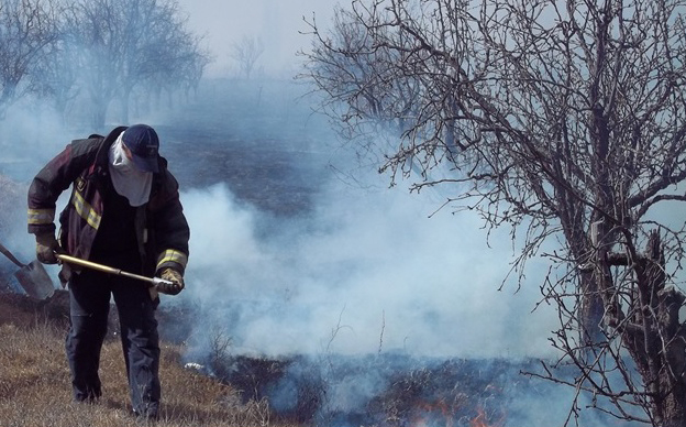 Cuatro bomberos internados después de combatir un incendio