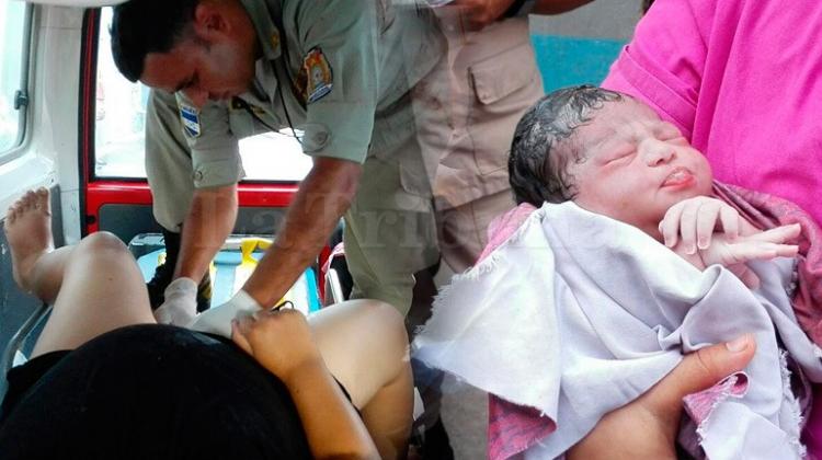 Mujer da a luz en ambulancia del Cuerpo de Bomberos en Tegucigalpa