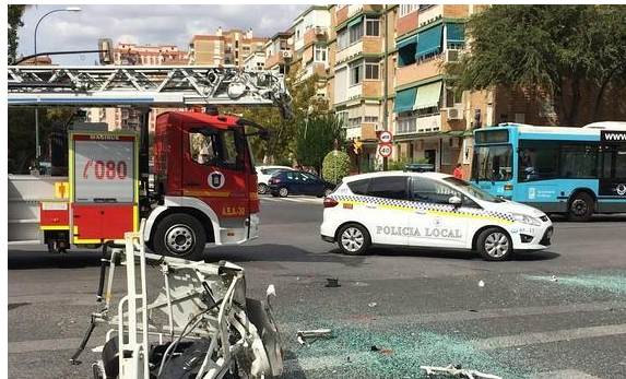 Fuerte accidente entre un camión de bomberos y un autocar