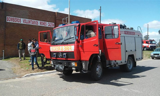 Bomberos de Mones Cazón recibió la nueva unidad
