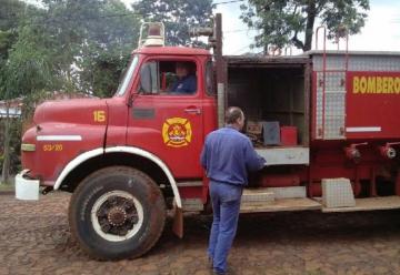 Bomberos de Iguazú donaron a Piray una autobomba