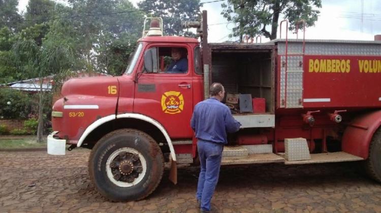 Bomberos de Iguazú donaron a Piray una autobomba