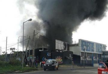 Gran Incendio en un depósito en Don Torcuato