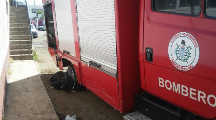 El unico camión de bomberos de Zinacantepec en el abandono