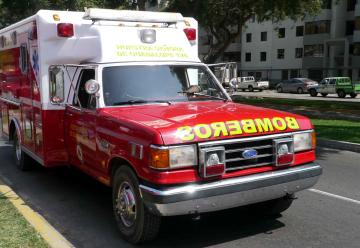 Roban equipos de ambulancia de los bomberos del Perú