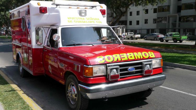 Roban equipos de ambulancia de los bomberos del Perú