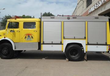 Bomberos de Chascomus vendió una autobomba a su par de Ranchos