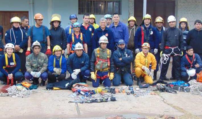 Bomberos de Chaco se capacitaron en rescate con cuerdas