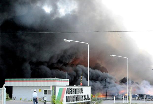 Un incendio destruyó totalmente una aceitera en San Jerónimo Sud