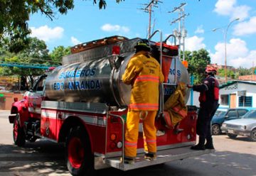 Bomberos de Miranda recibirán uniformes y botas