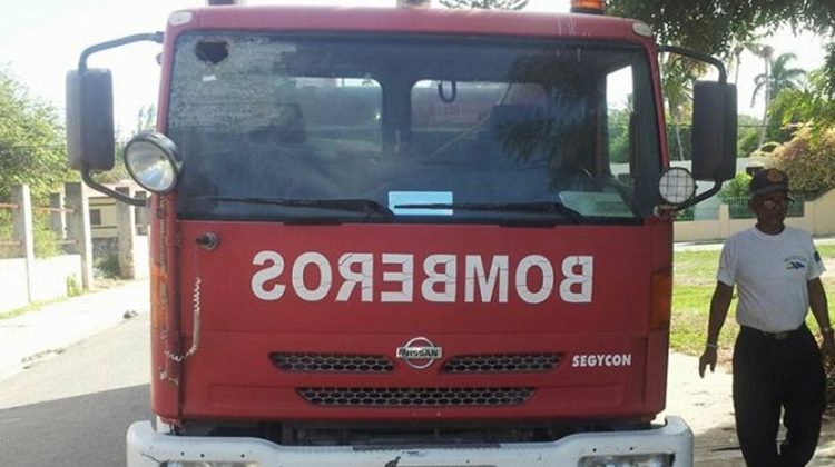 Ponen en servicios camión de bomberos en Montecristi