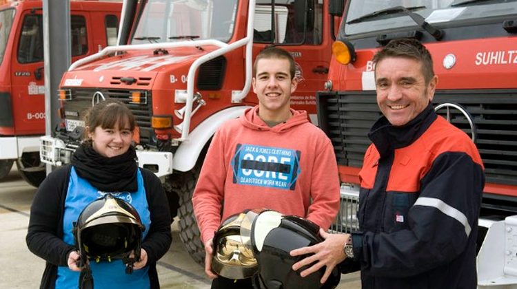 Navarra dona 40 cascos a los bomberos de Tegucigalpa