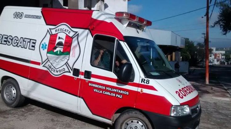 Bomberos recibidos a piedrazos en un rescate