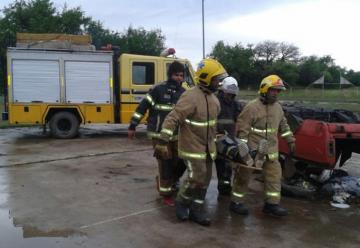 Capacitaron sobre rescate vehicular a los bomberos