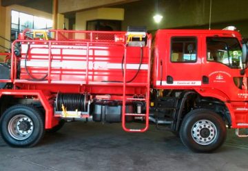 Bomberos celebró su 65º aniversario y presentó la nueva unidad