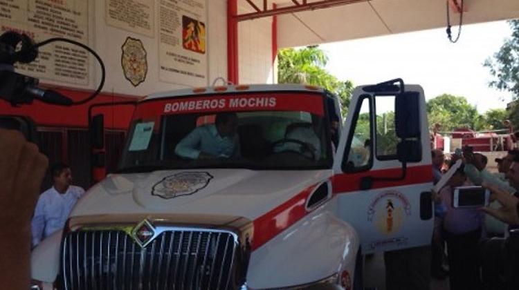 Entregan pipa al cuerpo de bomberos de Los Mochis