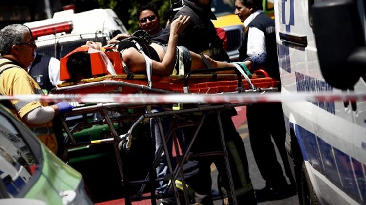 Muere hombre al ser atropellado por camión de Bomberos