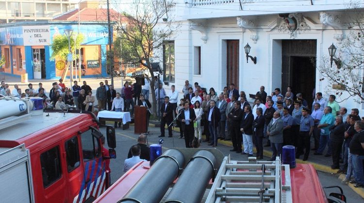 Río Negro realizó la compra de equipamiento para Bomberos