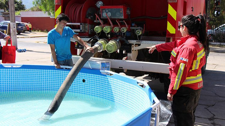 Municipio entrega acumuladores de agua a Bomberos para incendios forestales