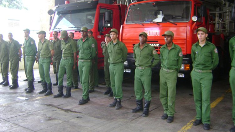 Rinden homenaje a bomberos cubanos