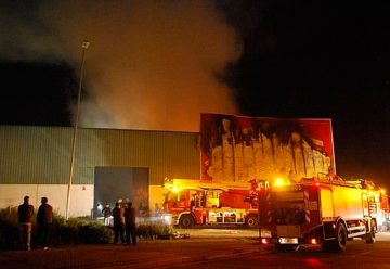 Cuatro bomberos heridos, dos graves, en deflagración