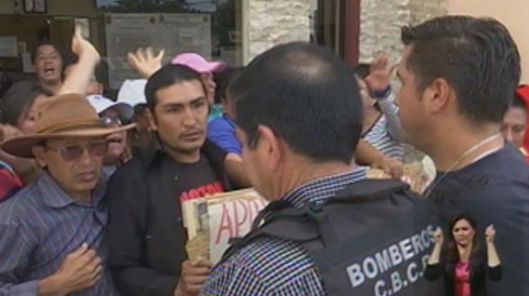 Protestas por la salida del jefe del Cuerpo de Bomberos del cantón Rumiñahui