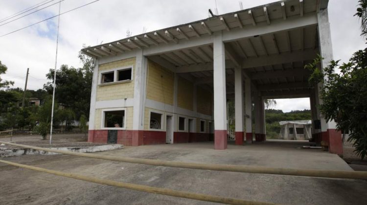 Estación de bomberos lleva cuatro años abandonada en Sabanagrande