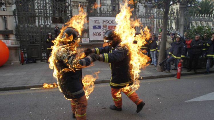Nueva ‘quema’ de Bomberos ante la Junta