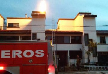 Explosión en Villas Mardun deja dos bomberos lesionados