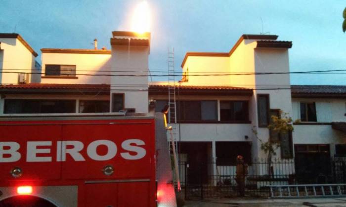 Explosión en Villas Mardun deja dos bomberos lesionados