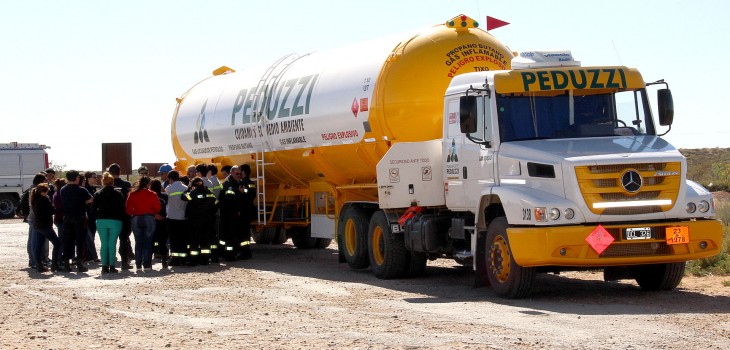 Bomberos de Temuco se capacitaron sobre emergencias por transporte de gas