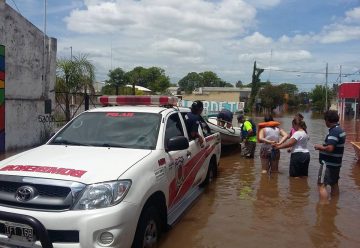 Bomberos Voluntarios  en las tareas por las inundaciones del Litoral
