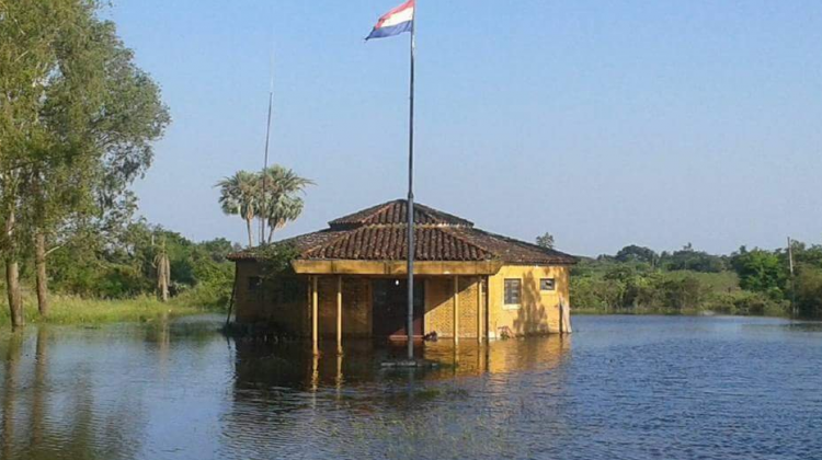 El cuartel de los Bomberos de Puerto Falcón bajo el agua
