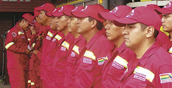 La Policía promociona a 25 bomberos voluntarios